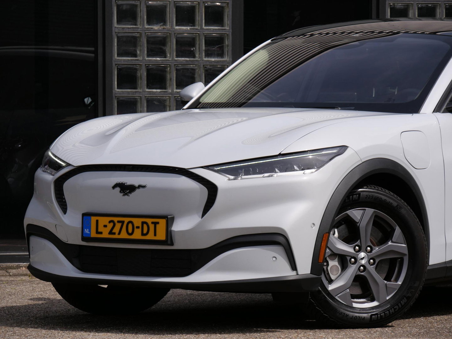 Ford Mustang Mach-E EXTENDED RWD 98kWh/ TECHNOLOGY PACK PLUS/ 4 NIEUWE ALL-SEASON BANDEN/ SOH 93%