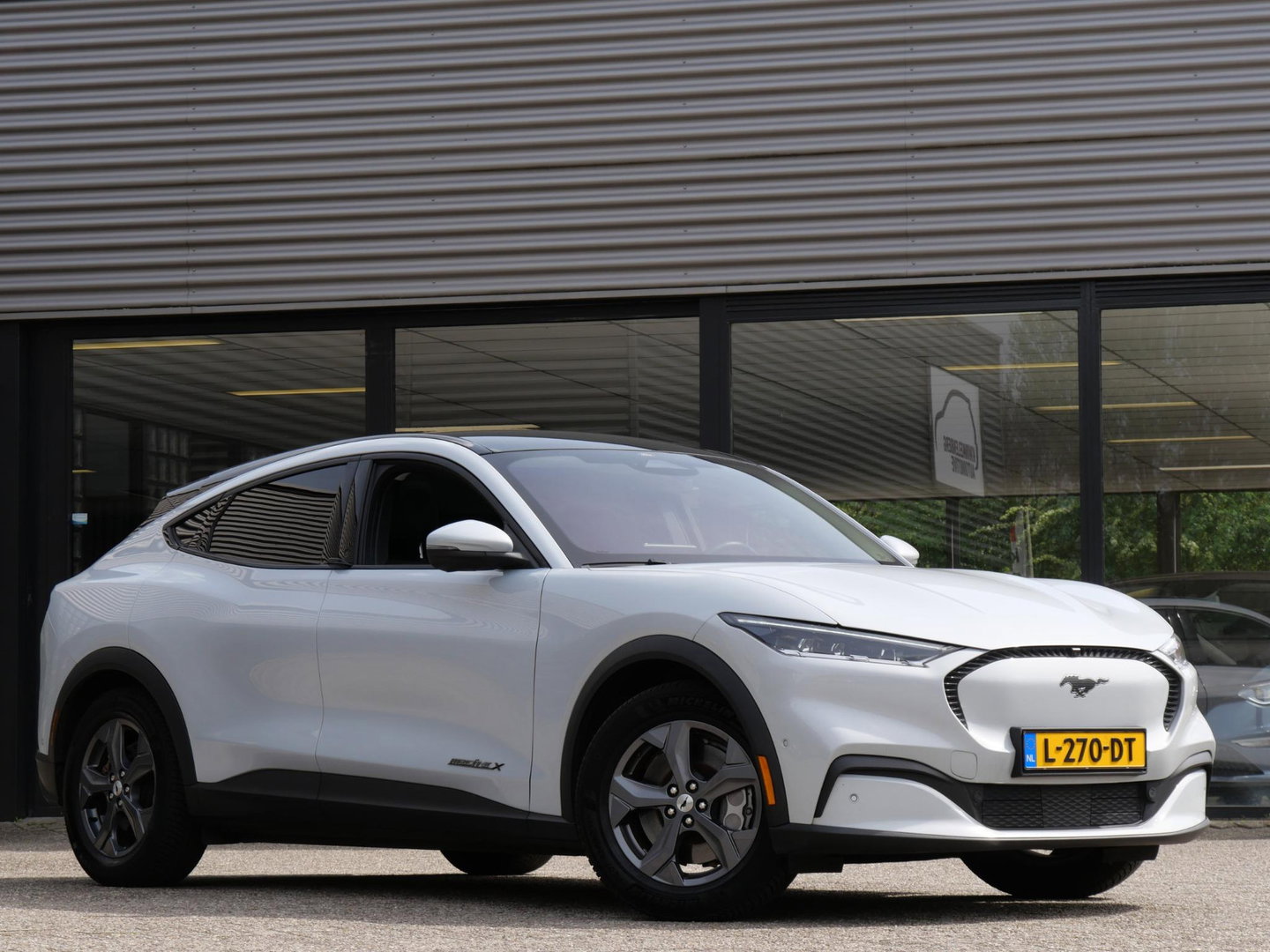 Ford Mustang Mach-E EXTENDED RWD 98kWh/ TECHNOLOGY PACK PLUS/ 4 NIEUWE ALL-SEASON BANDEN/ SOH 93%