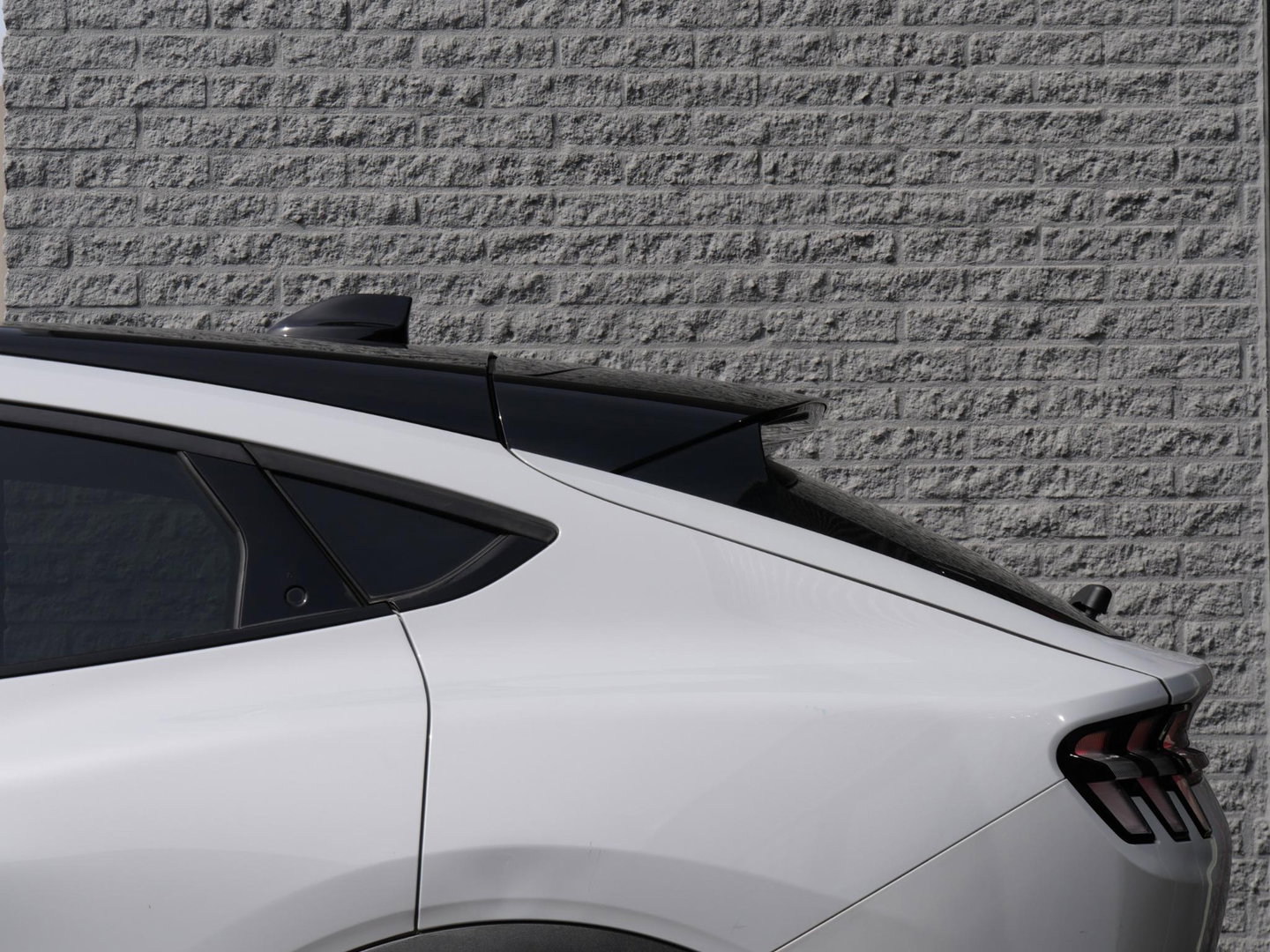 Ford Mustang Mach-E EXTENDED RWD 98kWh/ TECHNOLOGY PACK PLUS/ 4 NIEUWE ALL-SEASON BANDEN/ SOH 93%