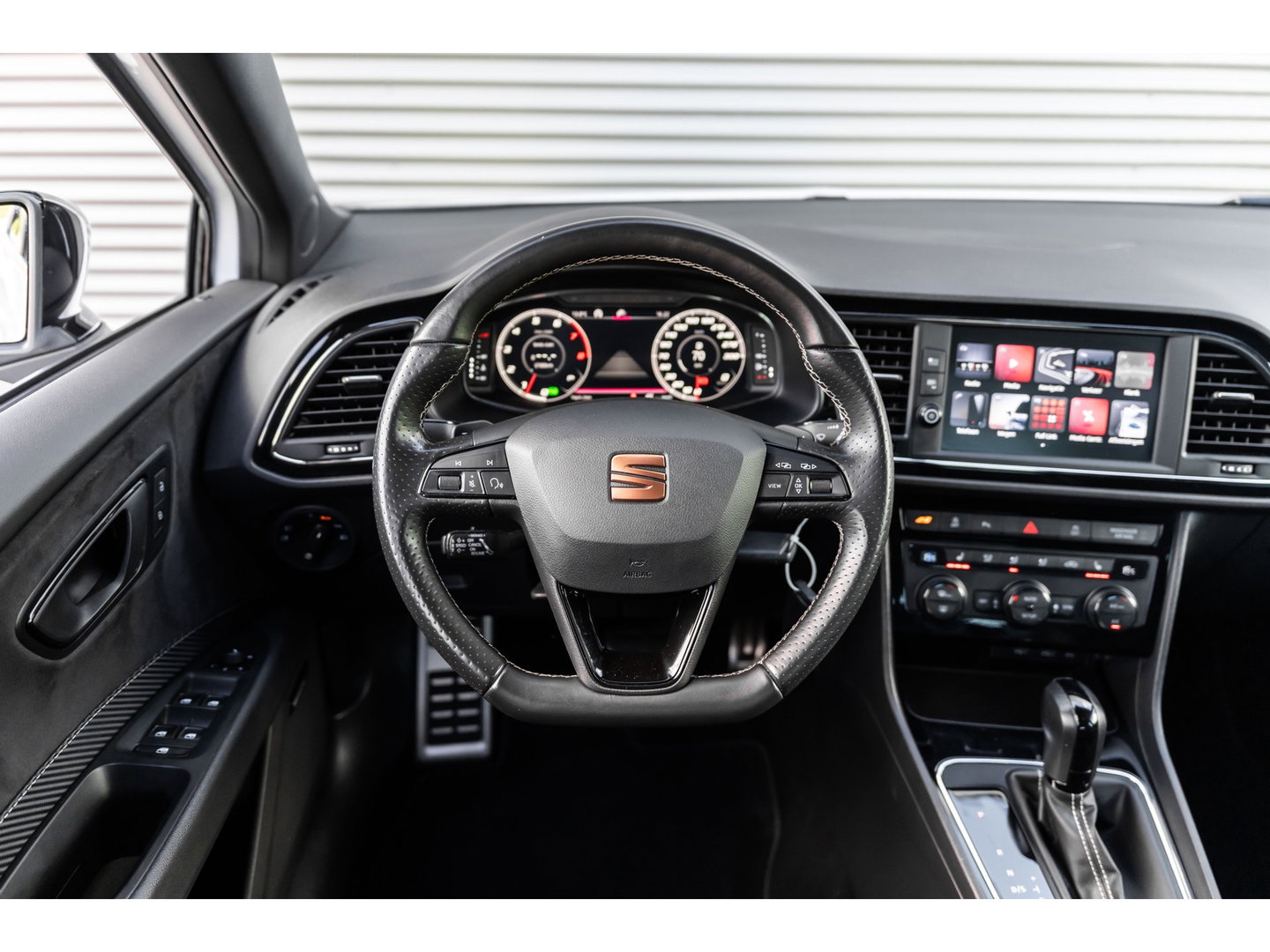 SEAT Leon 2.0 TSI CUPRA VIRTUAL BREMBO SCHAAL CARBON R PACK