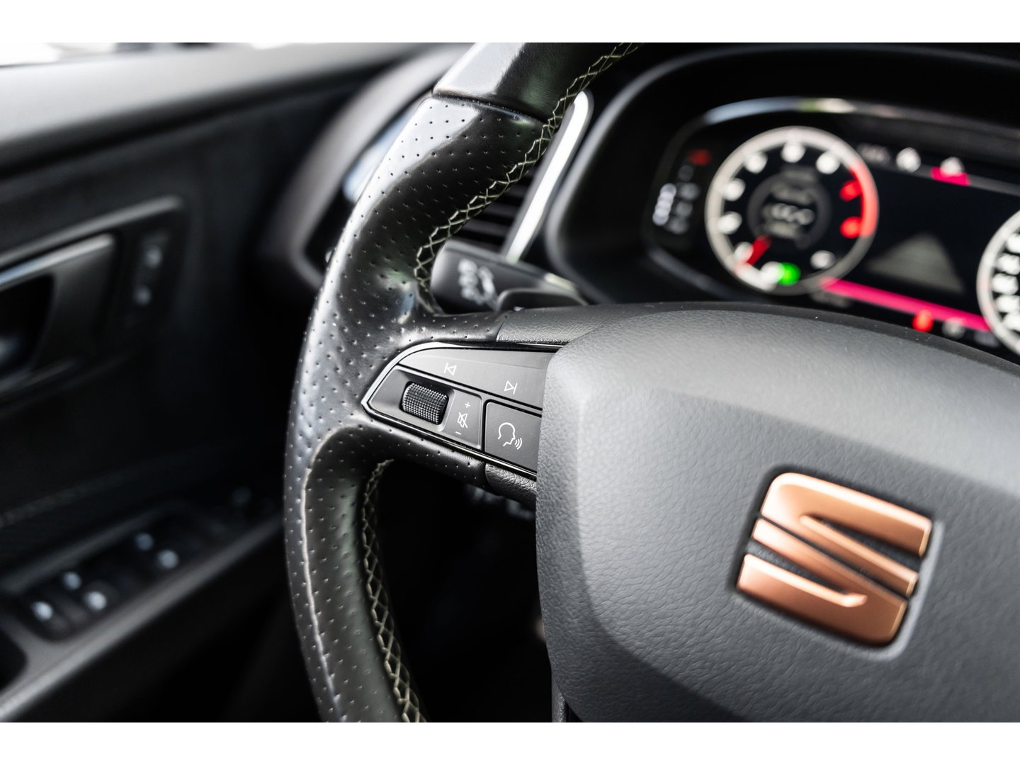 SEAT Leon 2.0 TSI CUPRA VIRTUAL BREMBO SCHAAL CARBON R PACK