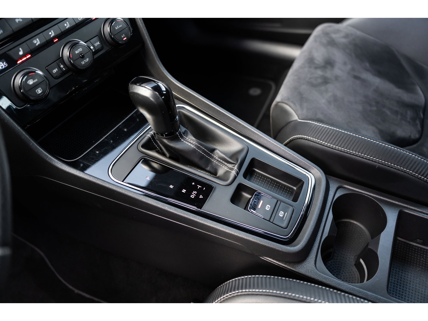 SEAT Leon 2.0 TSI CUPRA VIRTUAL BREMBO SCHAAL CARBON R PACK