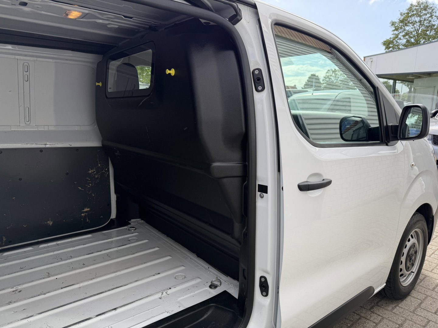 Peugeot Expert 1.5 BlueHDI L2H1 120pk Standard Premium / vaste prijs rijklaar € 11.950 ex btw / euro 6 / bpm vrij / lease vanaf € 201 / airco / cruise / navi / camera / pdc achter !