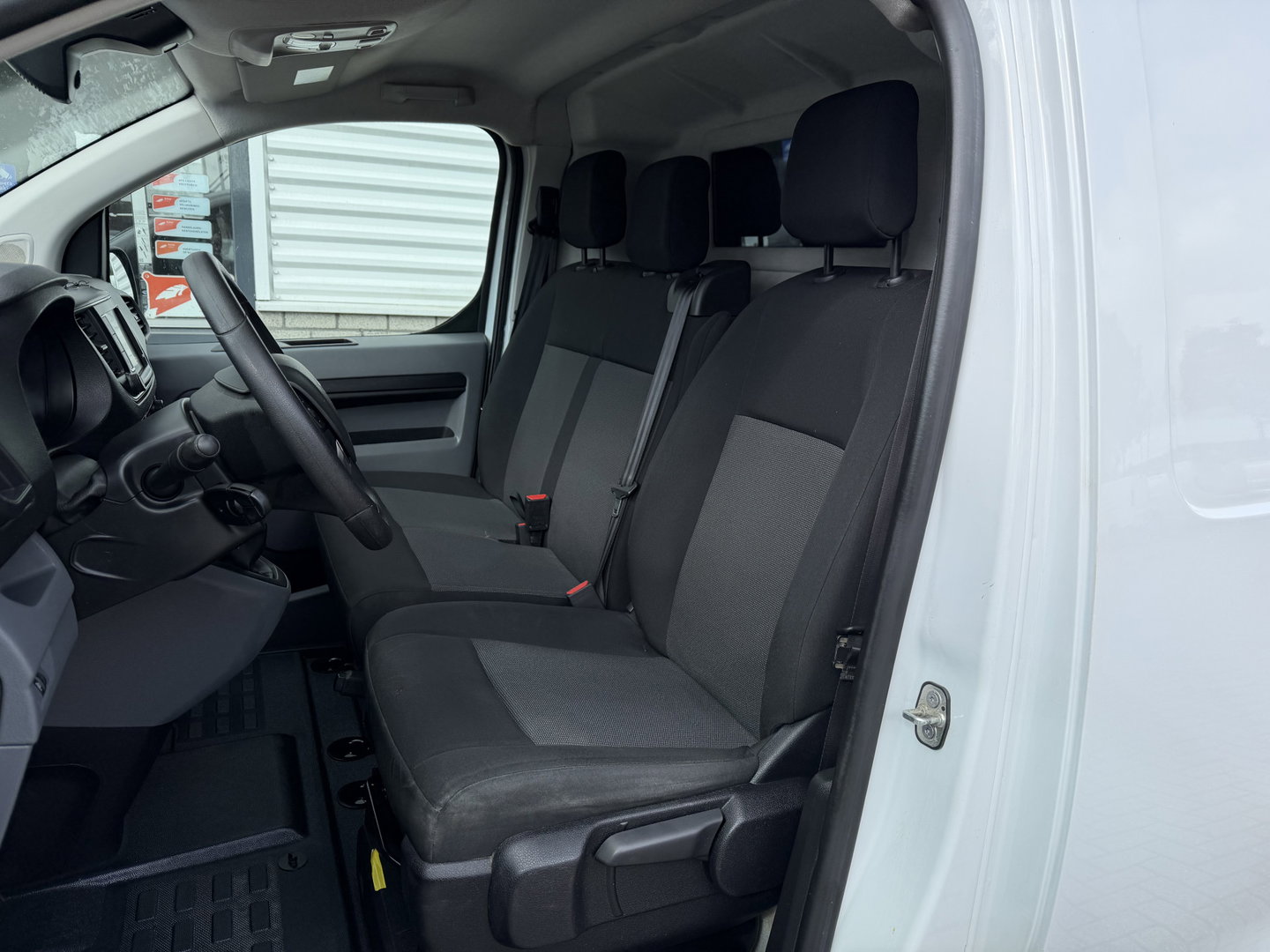 Peugeot Expert 1.5 BlueHDI L2H1 120pk Standard Premium / vaste prijs rijklaar € 11.950 ex btw / euro 6 / bpm vrij / lease vanaf € 201 / airco / cruise / navi / camera / pdc achter !