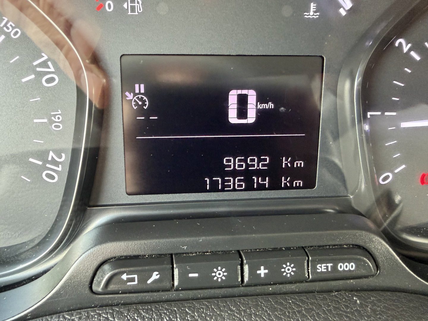 Peugeot Expert 1.5 BlueHDI L2H1 120pk Standard Premium / vaste prijs rijklaar € 11.950 ex btw / euro 6 / bpm vrij / lease vanaf € 201 / airco / cruise / navi / camera / pdc achter !