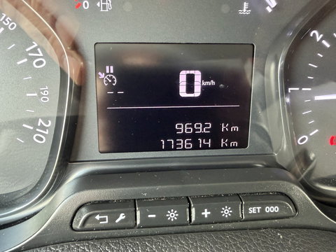 Peugeot Expert 1.5 BlueHDI L2H1 120pk Standard Premium / vaste prijs rijklaar € 11.950 ex btw / euro 6 / bpm vrij / lease vanaf € 201 / airco / cruise / navi / camera / pdc achter !