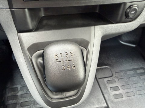 Peugeot Expert 1.5 BlueHDI L2H1 120pk Standard Premium / vaste prijs rijklaar € 11.950 ex btw / euro 6 / bpm vrij / lease vanaf € 201 / airco / cruise / navi / camera / pdc achter !