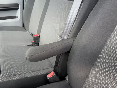 Peugeot Expert 1.5 BlueHDI L2H1 120pk Standard Premium / vaste prijs rijklaar € 11.950 ex btw / euro 6 / bpm vrij / lease vanaf € 201 / airco / cruise / navi / camera / pdc achter !