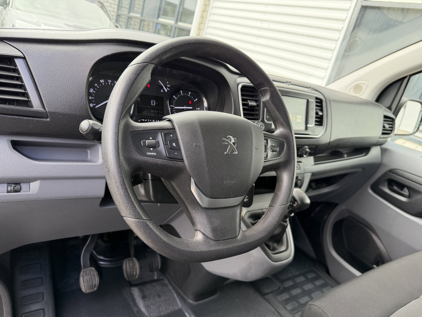 Peugeot Expert 1.5 BlueHDI L2H1 120pk Standard Premium / vaste prijs rijklaar € 11.950 ex btw / euro 6 / bpm vrij / lease vanaf € 201 / airco / cruise / navi / camera / pdc achter !