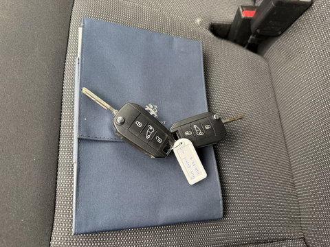 Peugeot Expert 1.5 BlueHDI L2H1 120pk Standard Premium / vaste prijs rijklaar € 11.950 ex btw / euro 6 / bpm vrij / lease vanaf € 201 / airco / cruise / navi / camera / pdc achter !