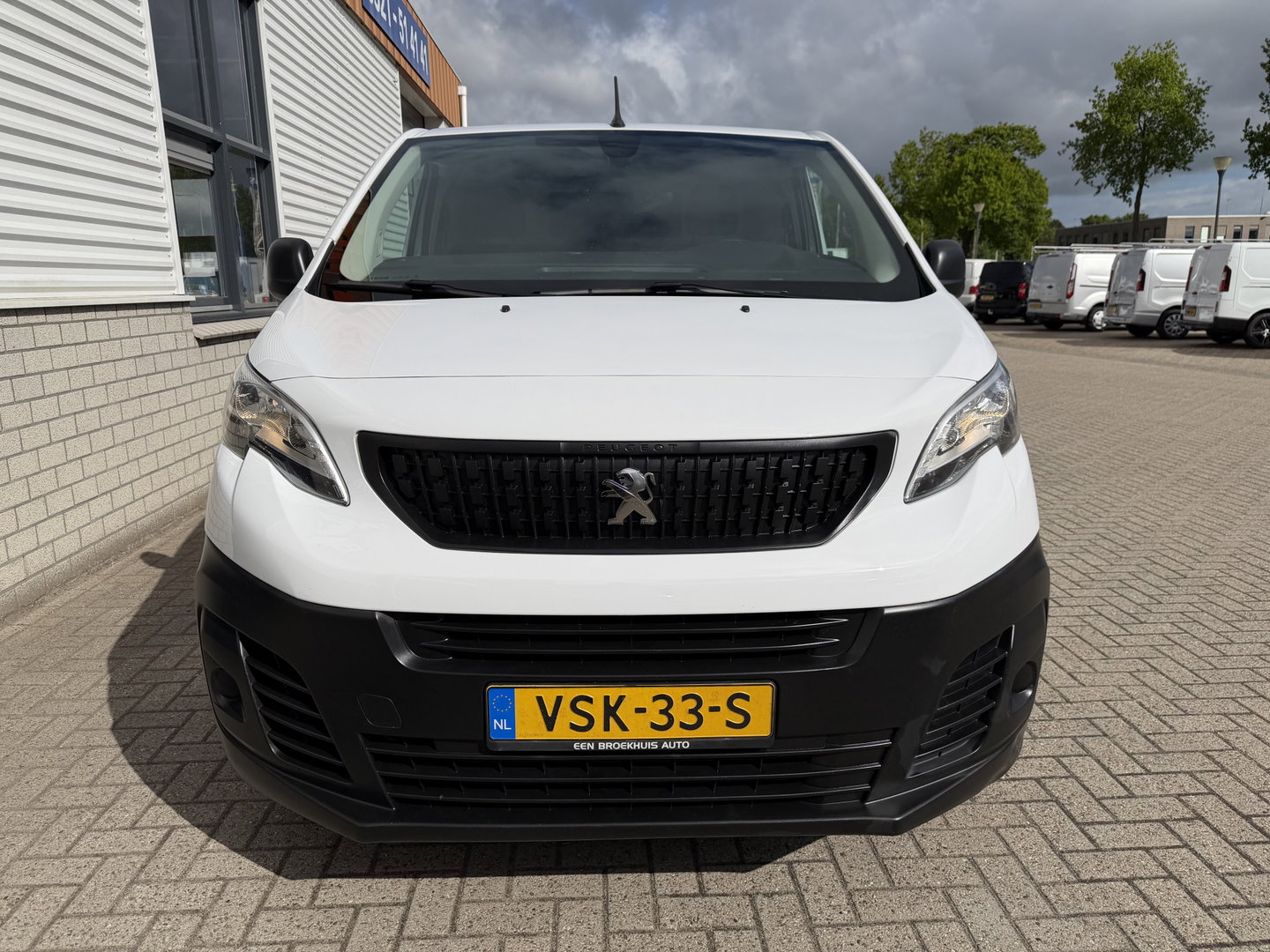 Peugeot Expert 1.5 BlueHDI L2H1 120pk Standard Premium / vaste prijs rijklaar € 11.950 ex btw / euro 6 / bpm vrij / lease vanaf € 201 / airco / cruise / navi / camera / pdc achter !