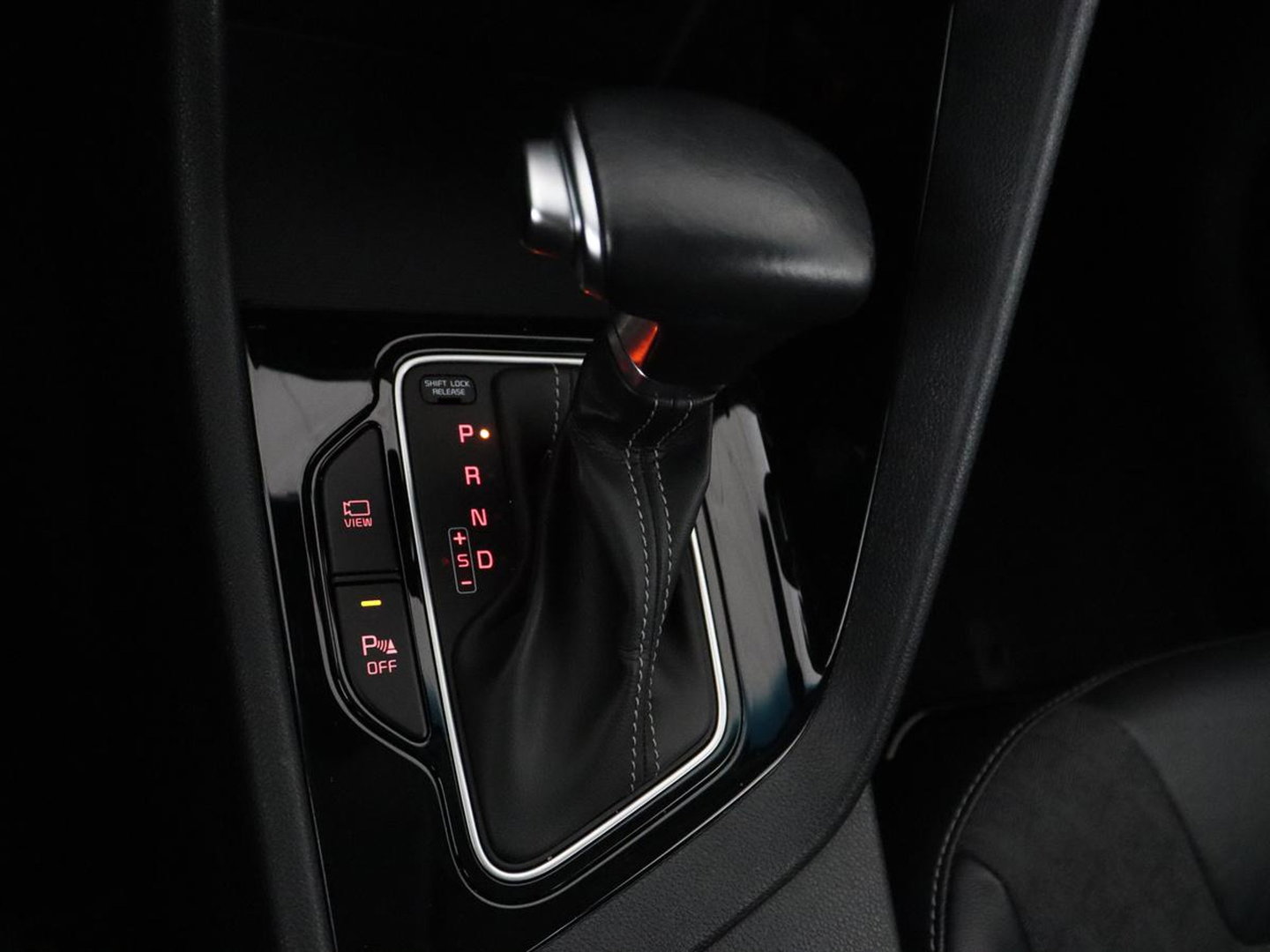 Kia Niro 1.6 GDi Hybrid DynamicLine | Trekhaak | Adaptive cruise | Half leder | Carplay | Camera | Navigatie | Parkeerhulp | Climate control | Lichtmetalen velgen