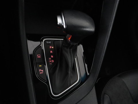 Kia Niro 1.6 GDi Hybrid DynamicLine | Trekhaak | Adaptive cruise | Half leder | Carplay | Camera | Navigatie | Parkeerhulp | Climate control | Lichtmetalen velgen