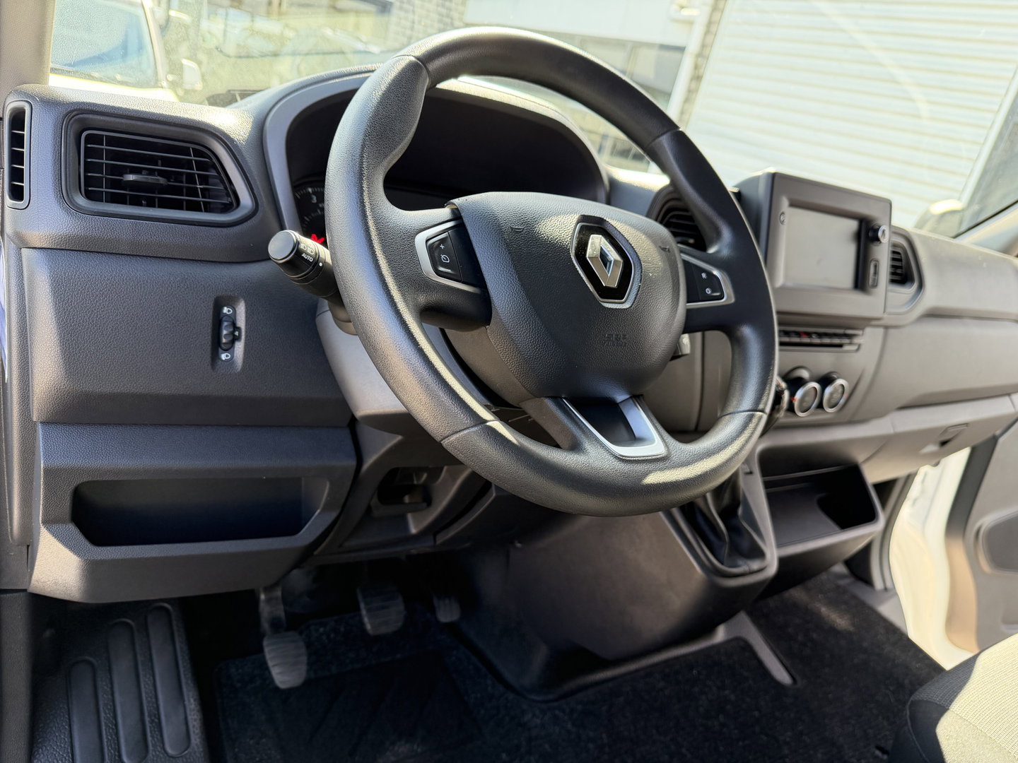 Renault Master T35 2.3 dCi 145pk L3 Energy EURO 6 / bakwagen met Dhollandia laadklep 1000 kg! / vaste prijs rijklaar € 27.850 ex btw / lease vanaf € 455 / 420 cm L x 214 cm B x 230 cm H