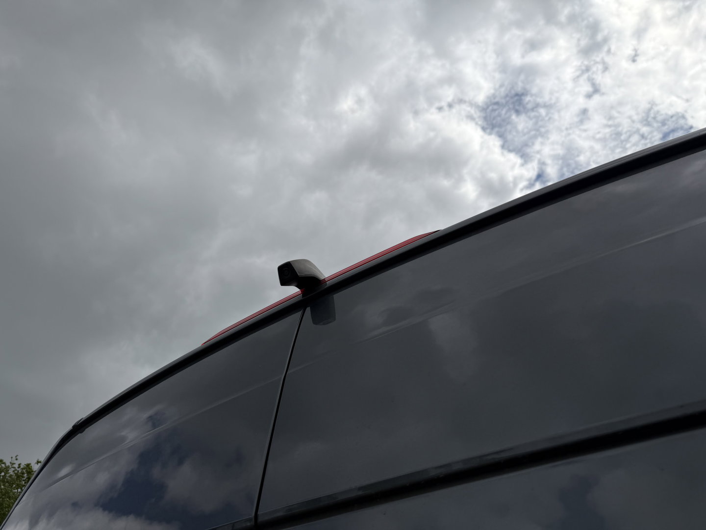 Volkswagen Crafter 35 2.0 TDI 177pk L3H3 ( L2H2 ) DC 6 persoons Comfortline / euro 6 / bpm vrij / vaste prijs rijklaar € 31.950 ex btw / lease vanaf € 521 / airco / cruise / grijs metallic !