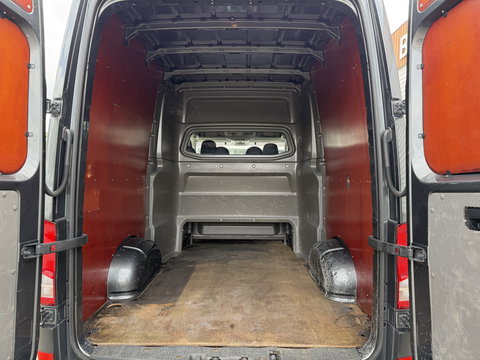 Volkswagen Crafter 35 2.0 TDI 177pk L3H3 ( L2H2 ) DC 6 persoons Comfortline / euro 6 / bpm vrij / vaste prijs rijklaar € 31.950 ex btw / lease vanaf € 521 / airco / cruise / grijs metallic !