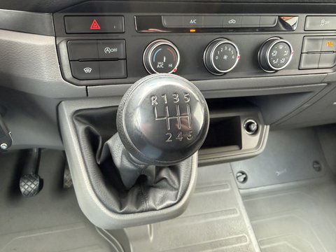 Volkswagen Crafter 35 2.0 TDI 177pk L3H3 ( L2H2 ) DC 6 persoons Comfortline / euro 6 / bpm vrij / vaste prijs rijklaar € 31.950 ex btw / lease vanaf € 521 / airco / cruise / grijs metallic !