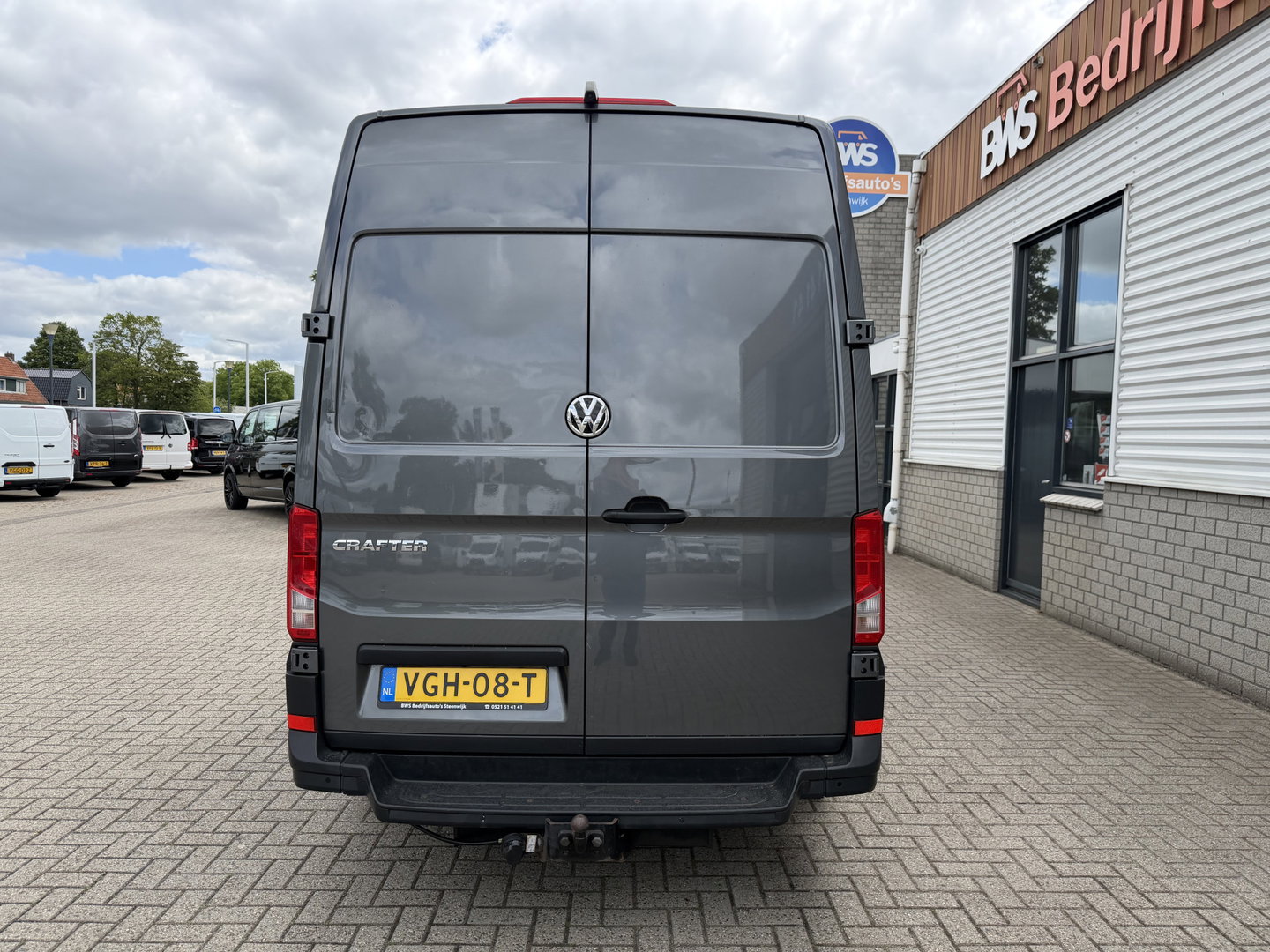 Volkswagen Crafter 35 2.0 TDI 177pk L3H3 ( L2H2 ) DC 6 persoons Comfortline / euro 6 / bpm vrij / vaste prijs rijklaar € 31.950 ex btw / lease vanaf € 521 / airco / cruise / grijs metallic !