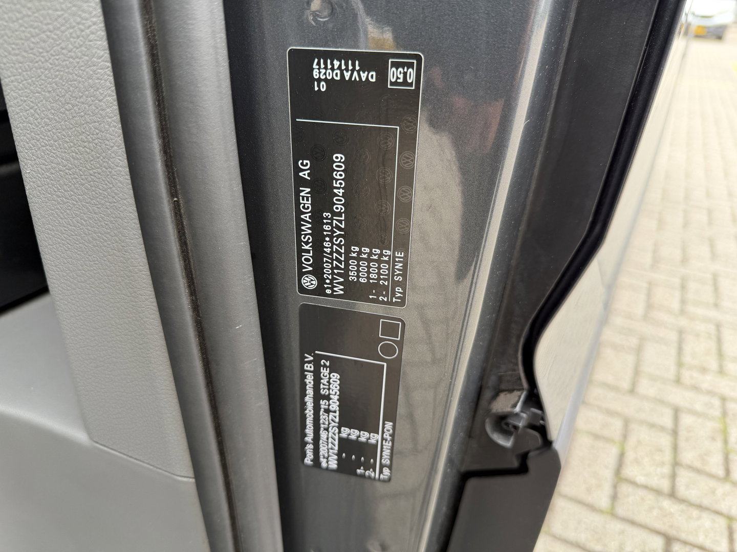 Volkswagen Crafter 35 2.0 TDI 177pk L3H3 ( L2H2 ) DC 6 persoons Comfortline / euro 6 / bpm vrij / vaste prijs rijklaar € 31.950 ex btw / lease vanaf € 521 / airco / cruise / grijs metallic !