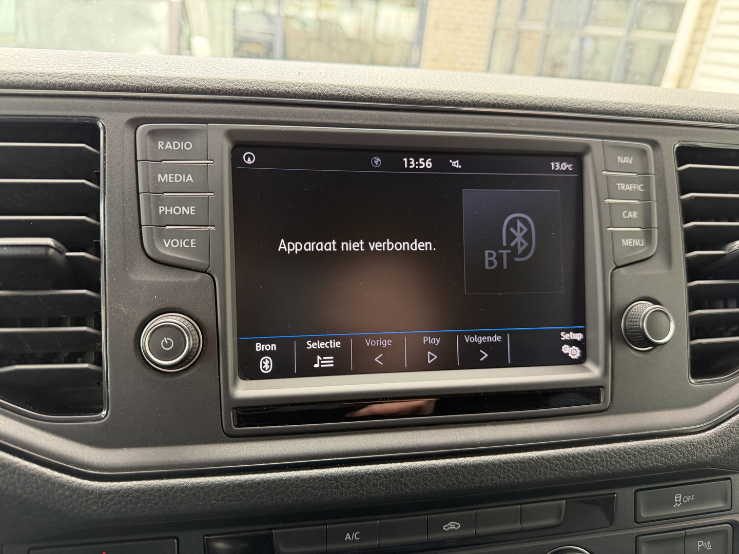 Volkswagen Crafter 35 2.0 TDI 177pk L3H3 ( L2H2 ) DC 6 persoons Comfortline / euro 6 / bpm vrij / vaste prijs rijklaar € 31.950 ex btw / lease vanaf € 521 / airco / cruise / grijs metallic !