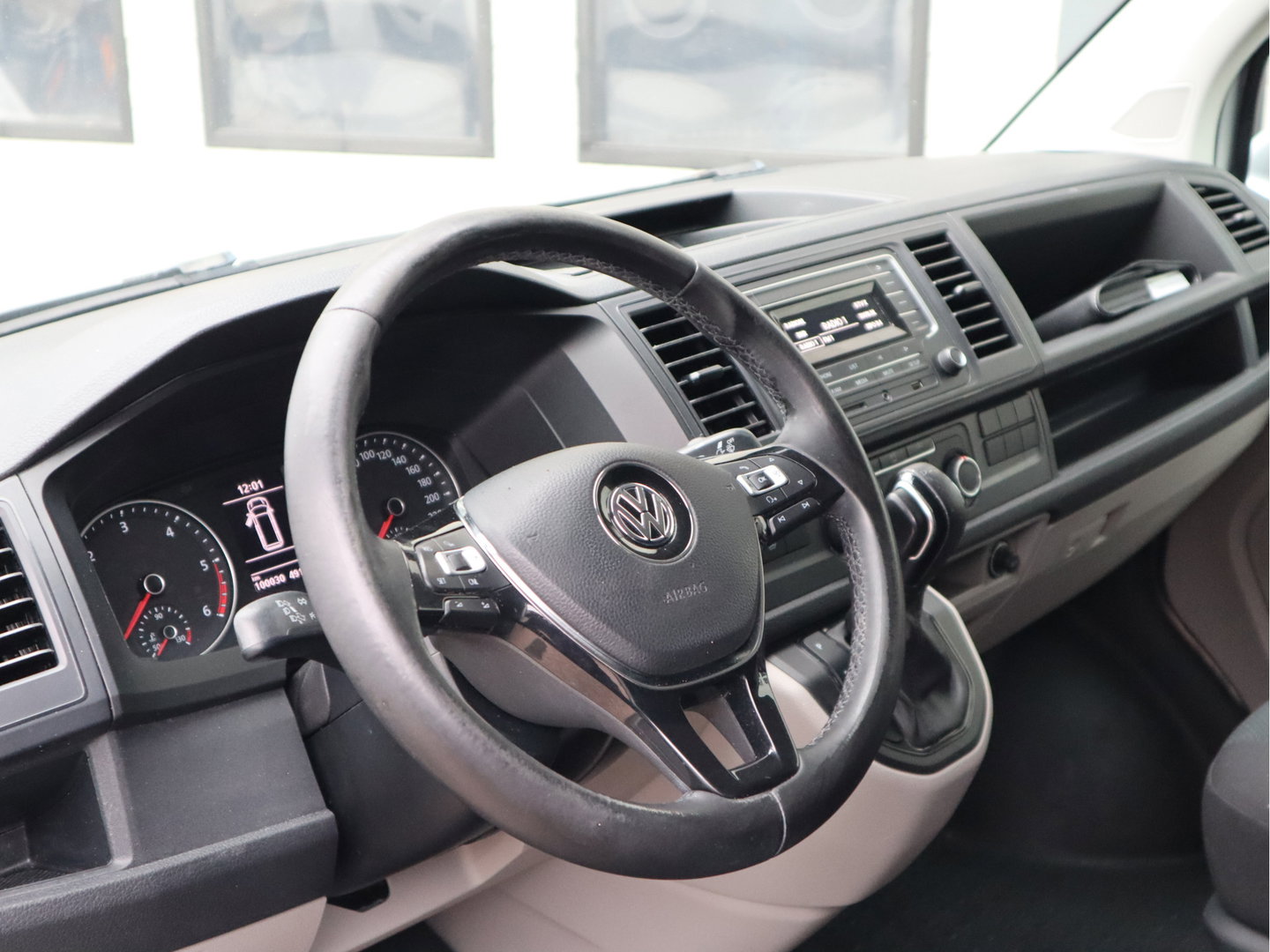 Volkswagen Transporter 2.0 TDI 150pk Automaat Euro 6 - Airco - Imperiaal - Trekhaak
