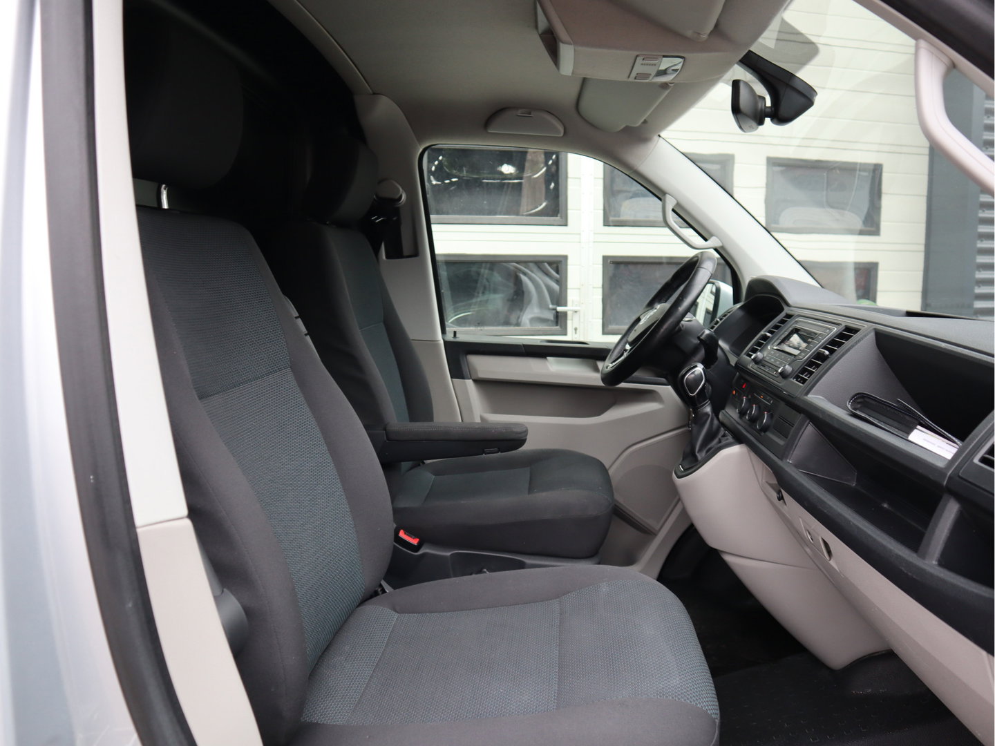 Volkswagen Transporter 2.0 TDI 150pk Automaat Euro 6 - Airco - Imperiaal - Trekhaak