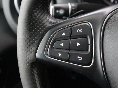 Mercedes-Benz Vito 114 CDI Extra Lang | Oprijplaat | Trekhaak | Camera | Stoelverwarming | 19'' | Cruise control | Bluetooth | Airco | 3-Persoons
