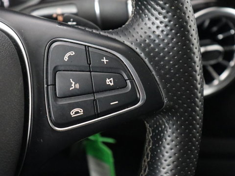 Mercedes-Benz Vito 114 CDI Extra Lang | Oprijplaat | Trekhaak | Camera | Stoelverwarming | 19'' | Cruise control | Bluetooth | Airco | 3-Persoons