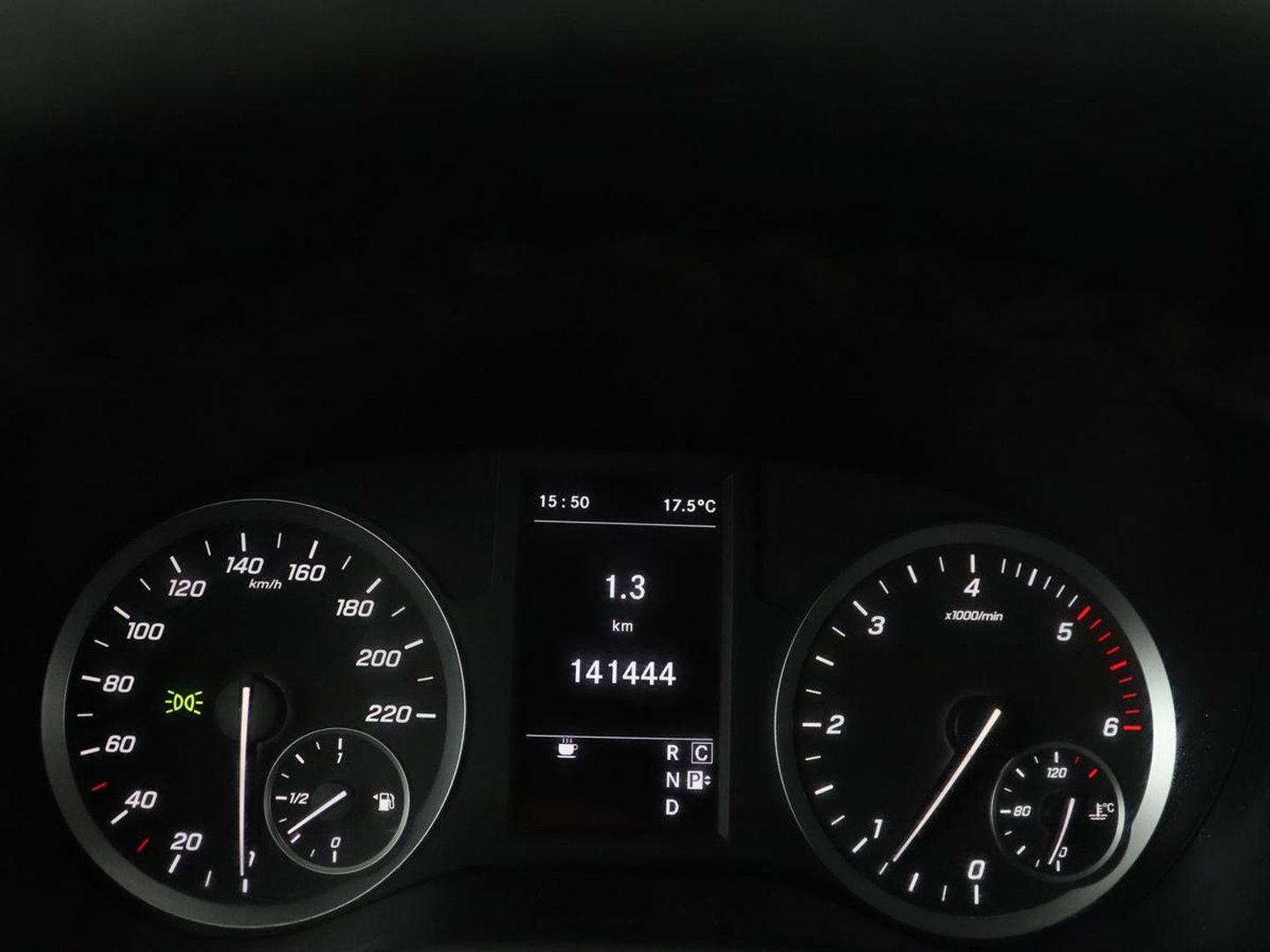 Mercedes-Benz Vito 114 CDI Extra Lang | Oprijplaat | Trekhaak | Camera | Stoelverwarming | 19'' | Cruise control | Bluetooth | Airco | 3-Persoons
