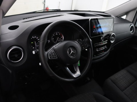 Mercedes-Benz Vito 114 CDI Extra Lang | Oprijplaat | Trekhaak | Camera | Stoelverwarming | 19'' | Cruise control | Bluetooth | Airco | 3-Persoons