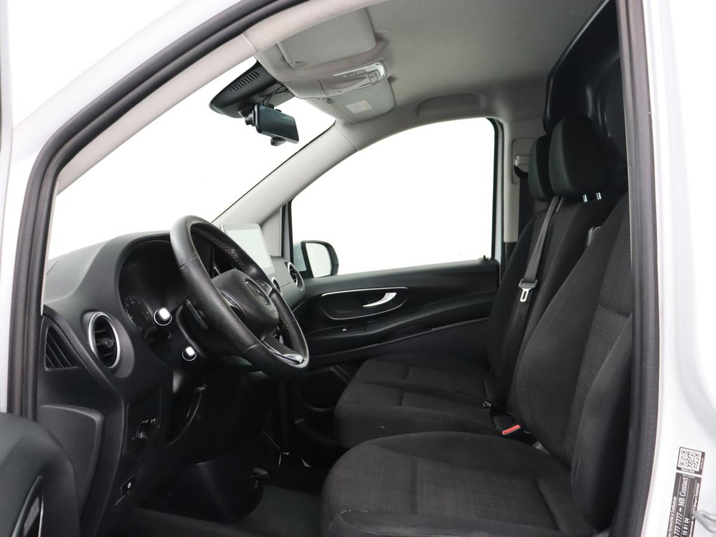 Mercedes-Benz Vito 114 CDI Extra Lang | Oprijplaat | Trekhaak | Camera | Stoelverwarming | 19'' | Cruise control | Bluetooth | Airco | 3-Persoons