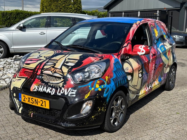 Kia Picanto - 1.0 VVTI beschilderd door Selwyn Senatori