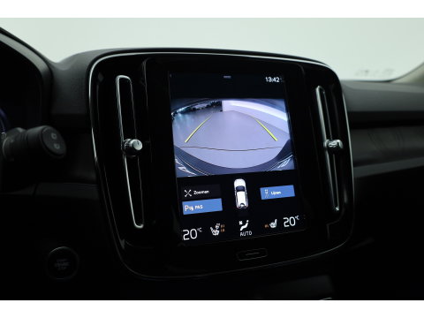 Volvo XC40 1.5 T4 Plug-in hybrid Plus Bright | SOH 97.4% |parelmoer wit | Keyless | Camera | Apple CarPlay | Harman Kardon | Stoel-Stuurverw. | Memory R