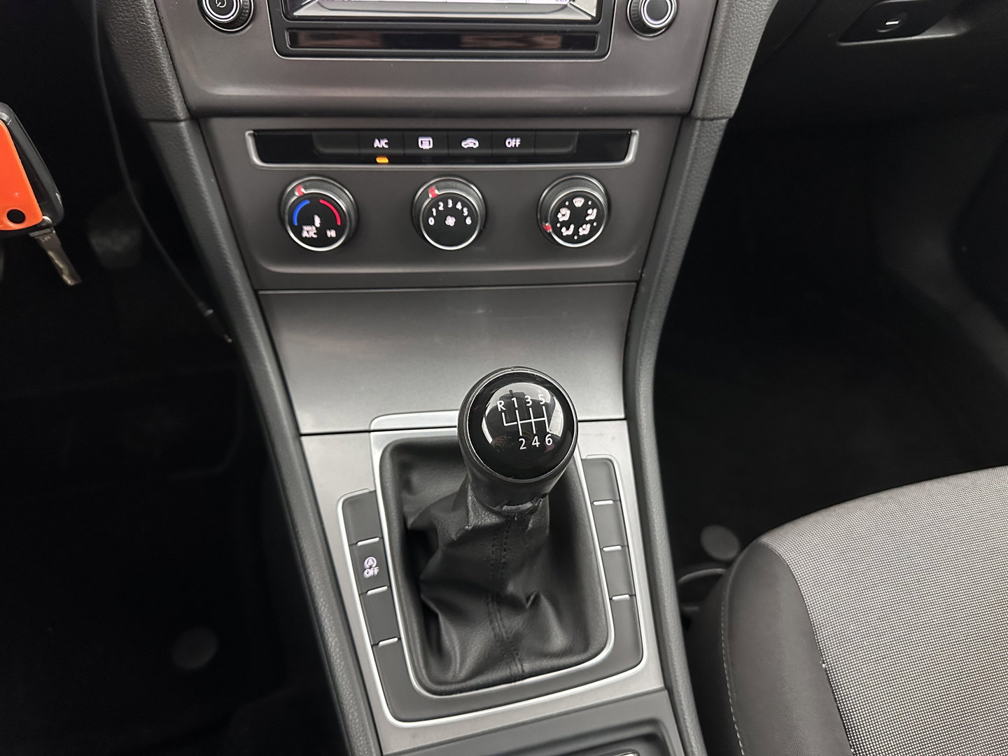 Volkswagen Golf 1.6 TDI Trendline BlueMotion (INCL-BTW) *NAVI-FULLMAP | AIRCO | CRUISE | COMFORT-SEATS | PRIVACY-GLASS | 18''ALU*