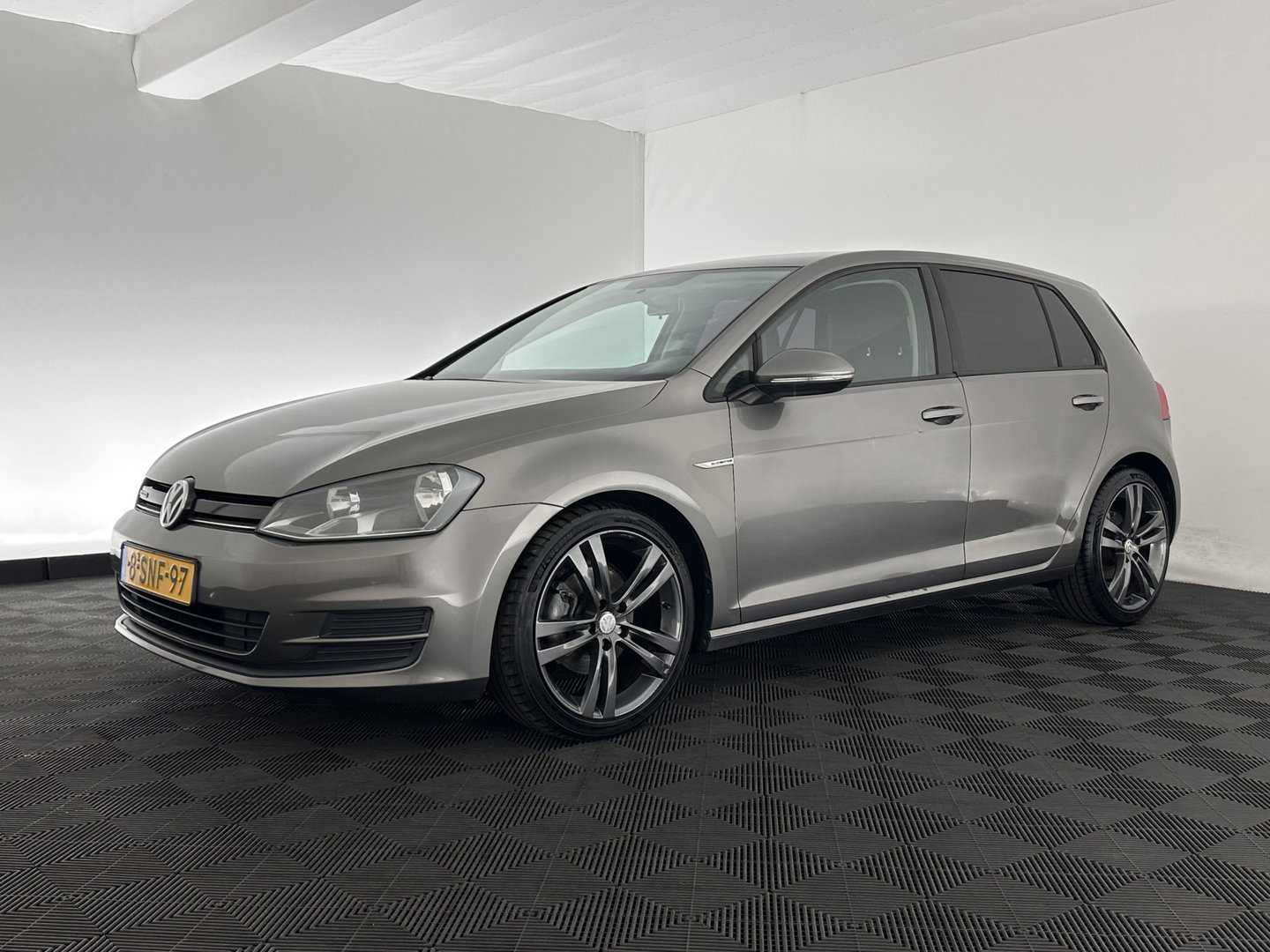 Volkswagen Golf 1.6 TDI Trendline BlueMotion (INCL-BTW) *NAVI-FULLMAP | AIRCO | CRUISE | COMFORT-SEATS | PRIVACY-GLASS | 18''ALU*