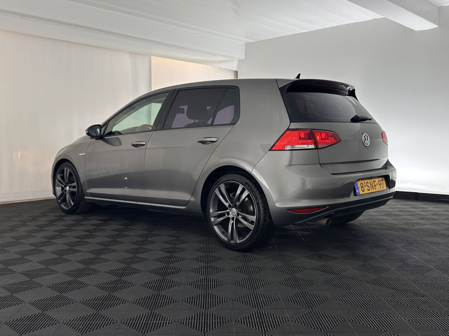 Volkswagen Golf 1.6 TDI Trendline BlueMotion (INCL-BTW) *NAVI-FULLMAP | AIRCO | CRUISE | COMFORT-SEATS | PRIVACY-GLASS | 18''ALU*