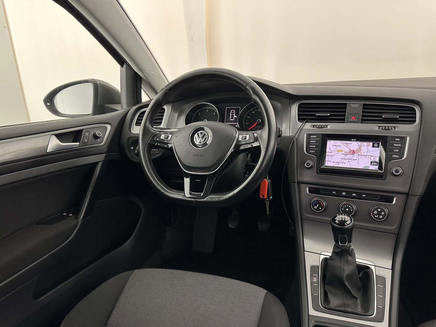 Volkswagen Golf 1.6 TDI Trendline BlueMotion (INCL-BTW) *NAVI-FULLMAP | AIRCO | CRUISE | COMFORT-SEATS | PRIVACY-GLASS | 18''ALU*