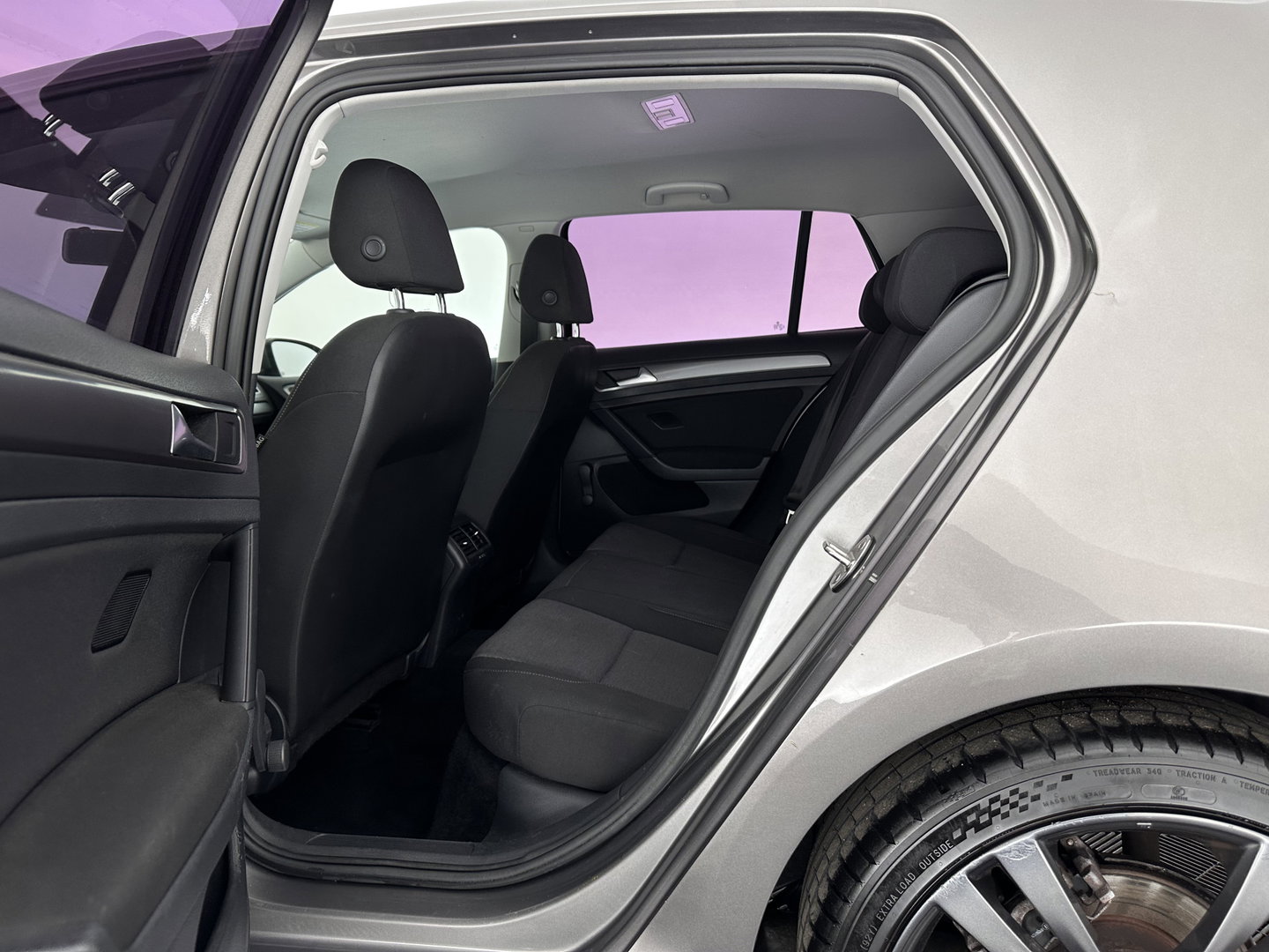 Volkswagen Golf 1.6 TDI Trendline BlueMotion (INCL-BTW) *NAVI-FULLMAP | AIRCO | CRUISE | COMFORT-SEATS | PRIVACY-GLASS | 18''ALU*