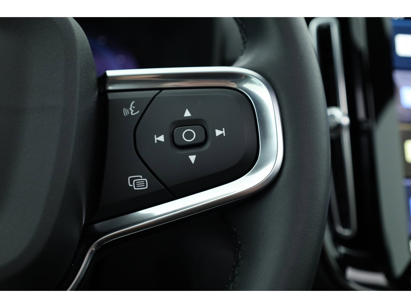 Volvo EX40 Twin Motor Ultra 82 kWh | 536 km WLTP |  Pano-dak | H&K Audio | 360 camera | Elek. Stoelen |