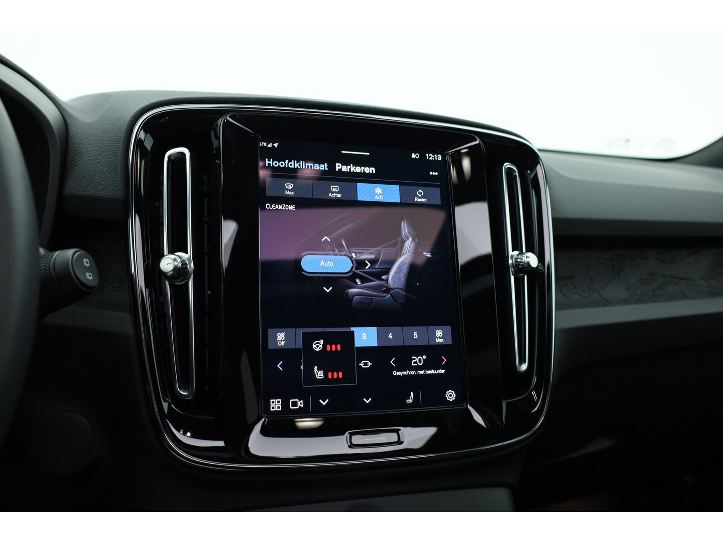Volvo EX40 Twin Motor Ultra 82 kWh | 536 km WLTP |  Pano-dak | H&K Audio | 360 camera | Elek. Stoelen |