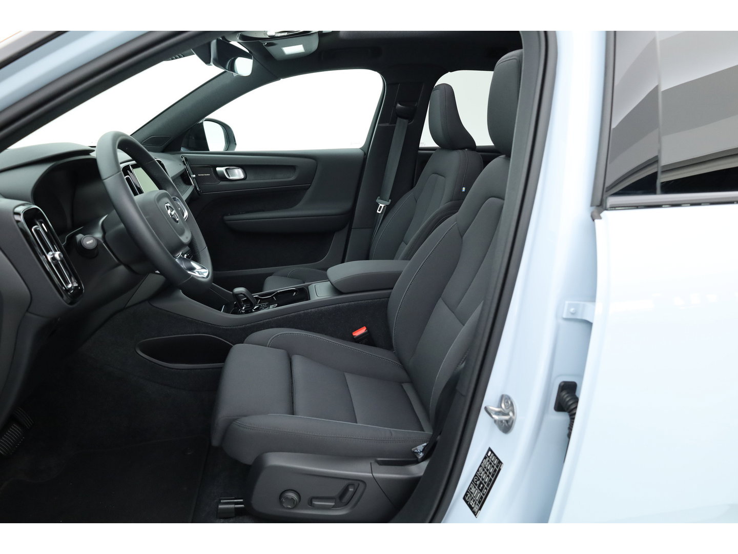 Volvo EX40 Twin Motor Ultra 82 kWh | 536 km WLTP |  Pano-dak | H&K Audio | 360 camera | Elek. Stoelen |