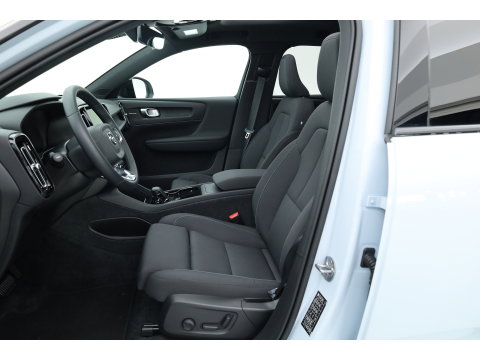 Volvo EX40 Twin Motor Ultra 82 kWh | 536 km WLTP |  Pano-dak | H&K Audio | 360 camera | Elek. Stoelen |