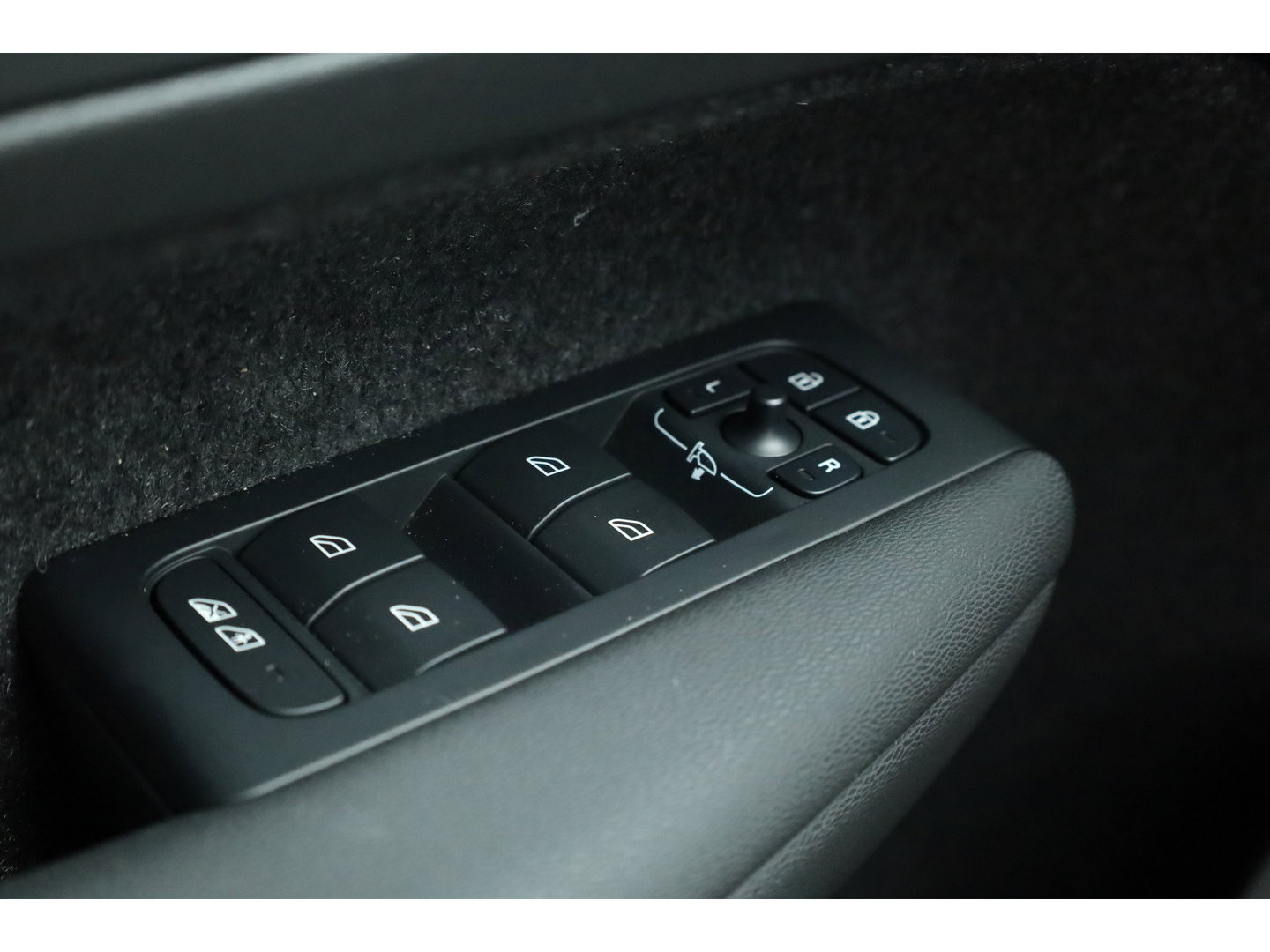 Volvo EX40 Twin Motor Ultra 82 kWh | 536 km WLTP |  Pano-dak | H&K Audio | 360 camera | Elek. Stoelen |