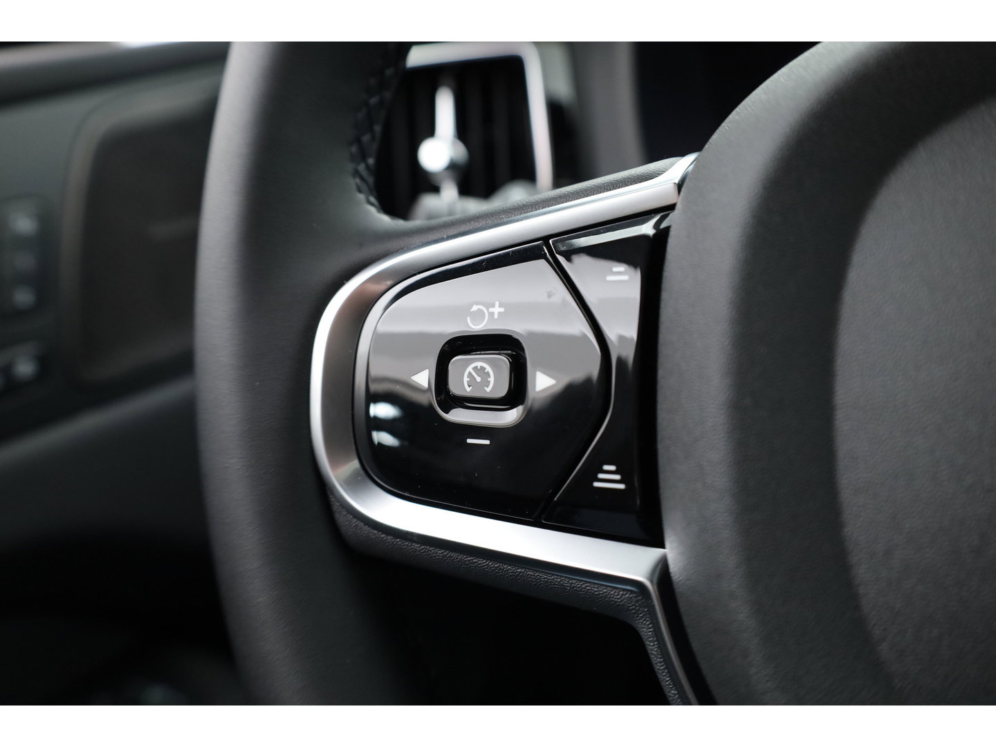 Volvo XC60 T6 Plug-in hybrid Plus Black Edition Pano | H&K | Mem. Seats | 360Cam | Blis | Pilot Assist | 21'' |