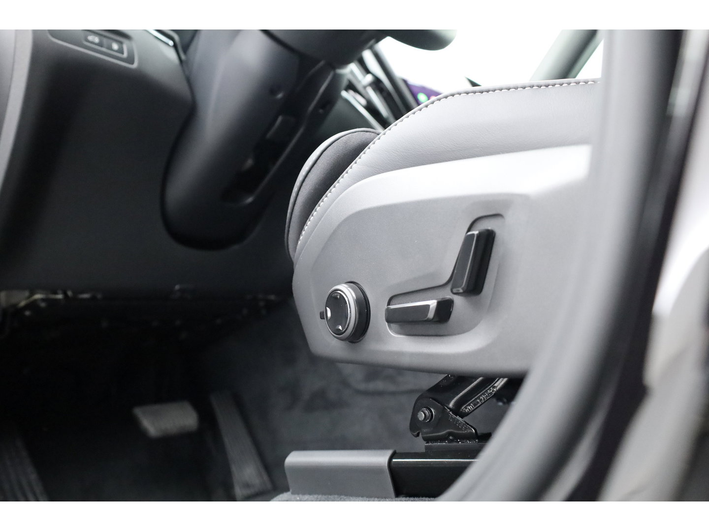 Volvo XC60 T6 Plug-in hybrid Plus Black Edition Pano | H&K | Mem. Seats | 360Cam | Blis | Pilot Assist | 21'' |