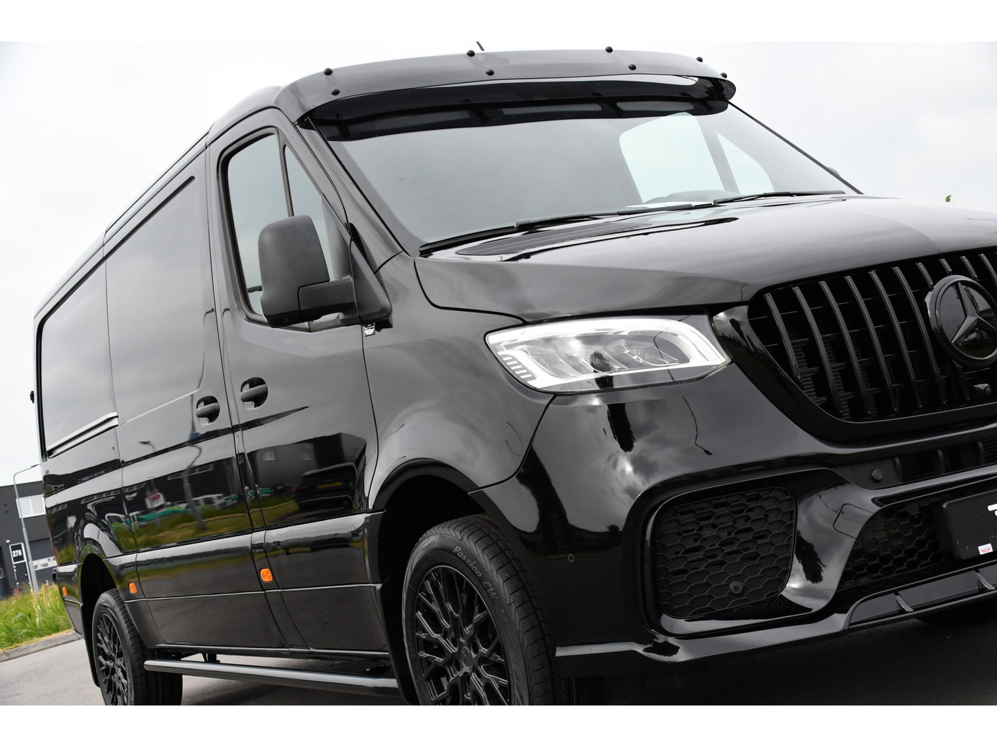 Mercedes-Benz Sprinter 319 3.0 CDI L2H1 AMG Edition Adaptieve Cruise, Camera, LED, Leder, 10,5" Mbux, NAVI, Carplay, Stoelverwarming, BOM VOL!
