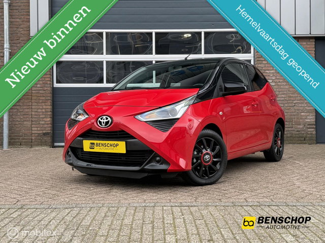 Toyota Aygo - 1.0 VVT-i x-play Bi-tone Carplay Camera Lichtmetaal 5 Deurs
