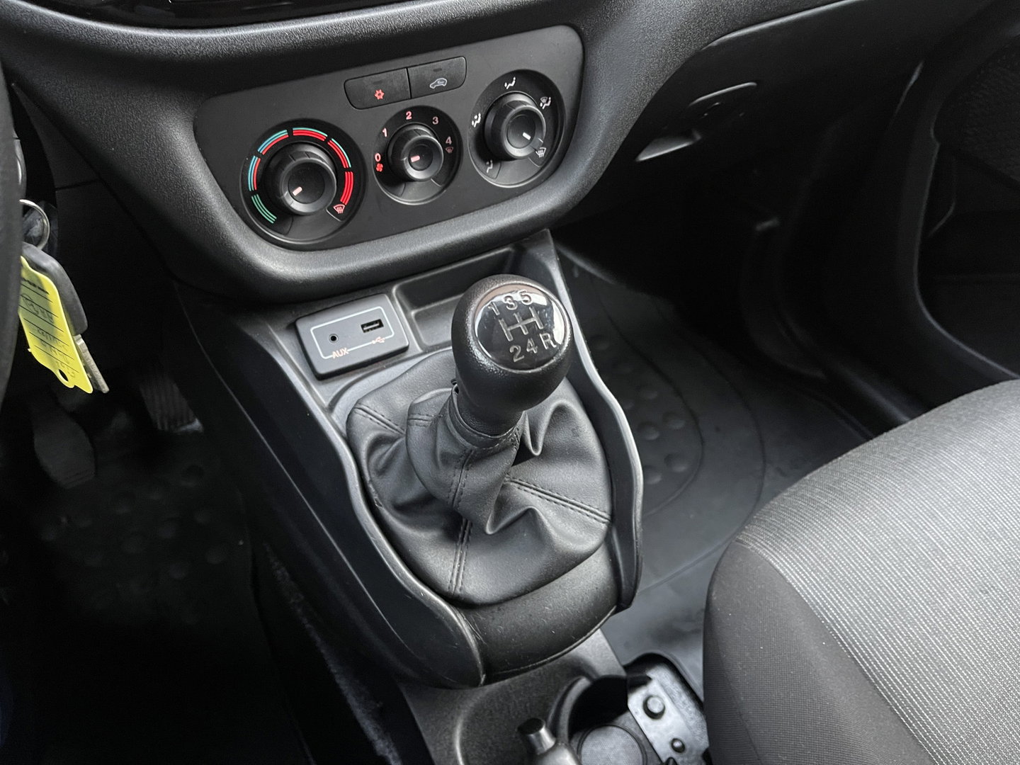 Fiat Doblò 1.3 MJ L1 | Marge! | Trekhaak | Navigatie | Airconditioning | Cruise Control | Bluetooth | DAB | Multifunctioneel Stuurwiel | Elektrische Spiegels | Elektrische Ramen |