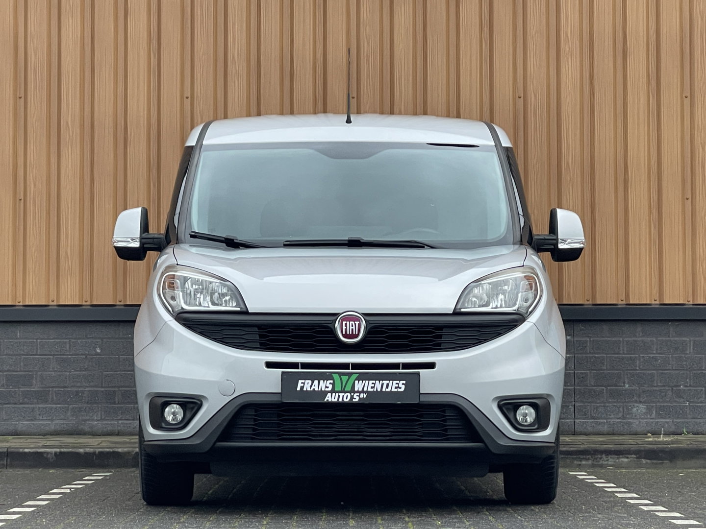 Fiat Doblò 1.3 MJ L1 | Marge! | Trekhaak | Navigatie | Airconditioning | Cruise Control | Bluetooth | DAB | Multifunctioneel Stuurwiel | Elektrische Spiegels | Elektrische Ramen |