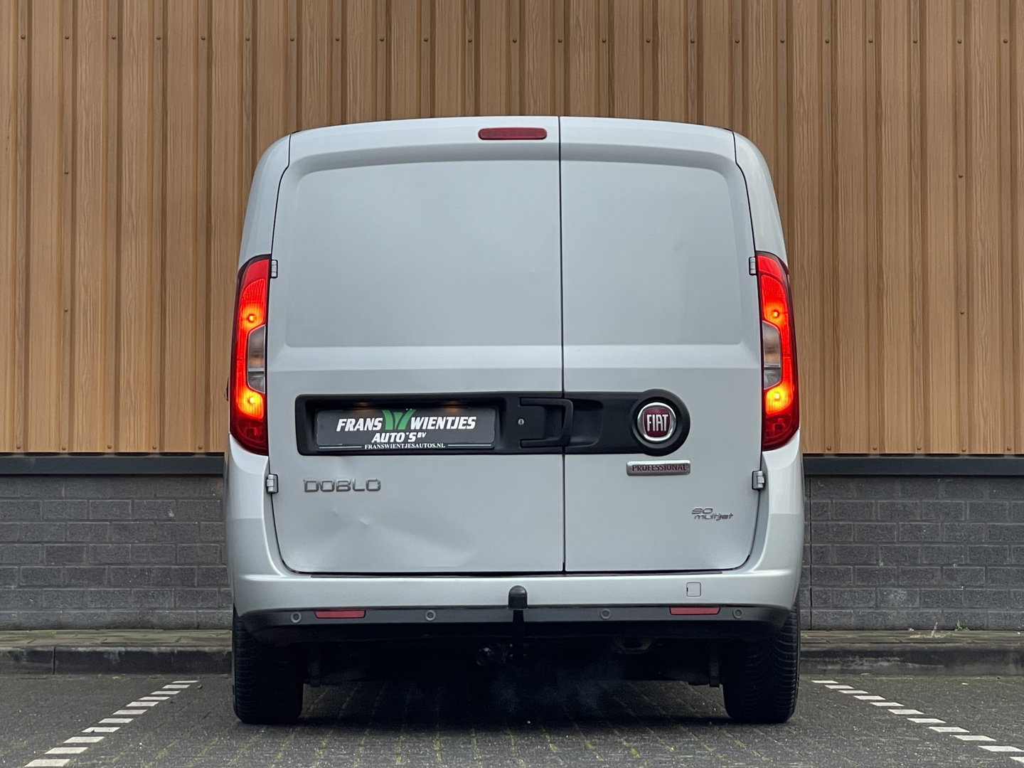 Fiat Doblò 1.3 MJ L1 | Marge! | Trekhaak | Navigatie | Airconditioning | Cruise Control | Bluetooth | DAB | Multifunctioneel Stuurwiel | Elektrische Spiegels | Elektrische Ramen |